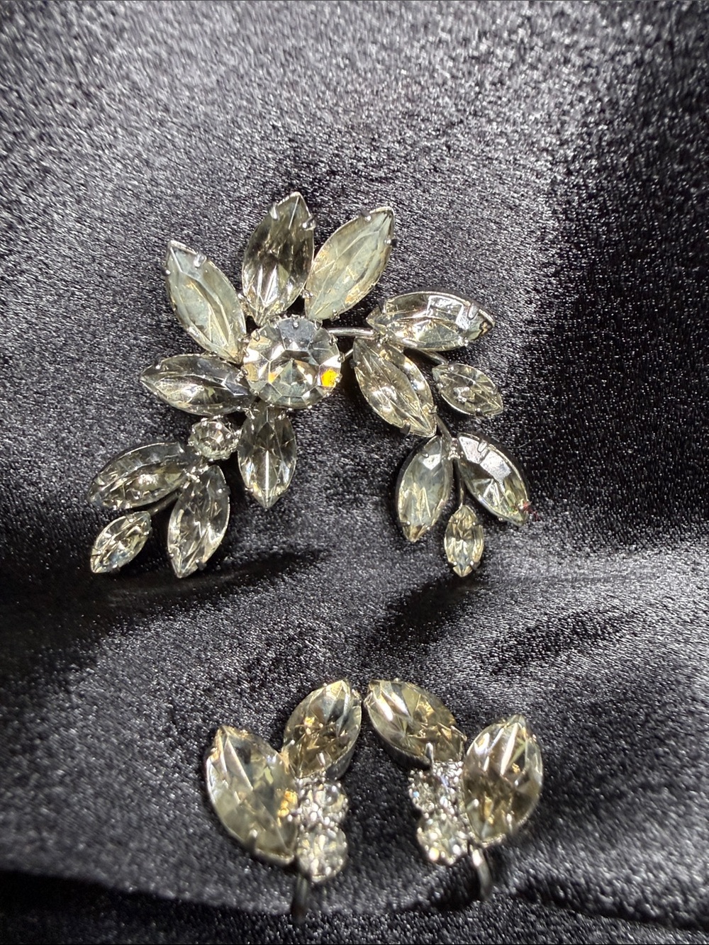 Vintage Rhinestone Leaf Cluster Brooch and Earring Set - Clear